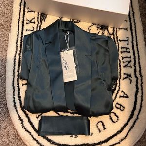 La perla silk satin robe